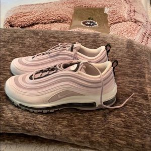 Women’s size 10 Nike Air Max 97
